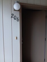 125 Crescent Lake Rd, Unit 206 in St. Clair, MO - Foto de edificio - Building Photo