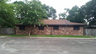 Campus Quadplex in Gainesville, FL - Building Photo