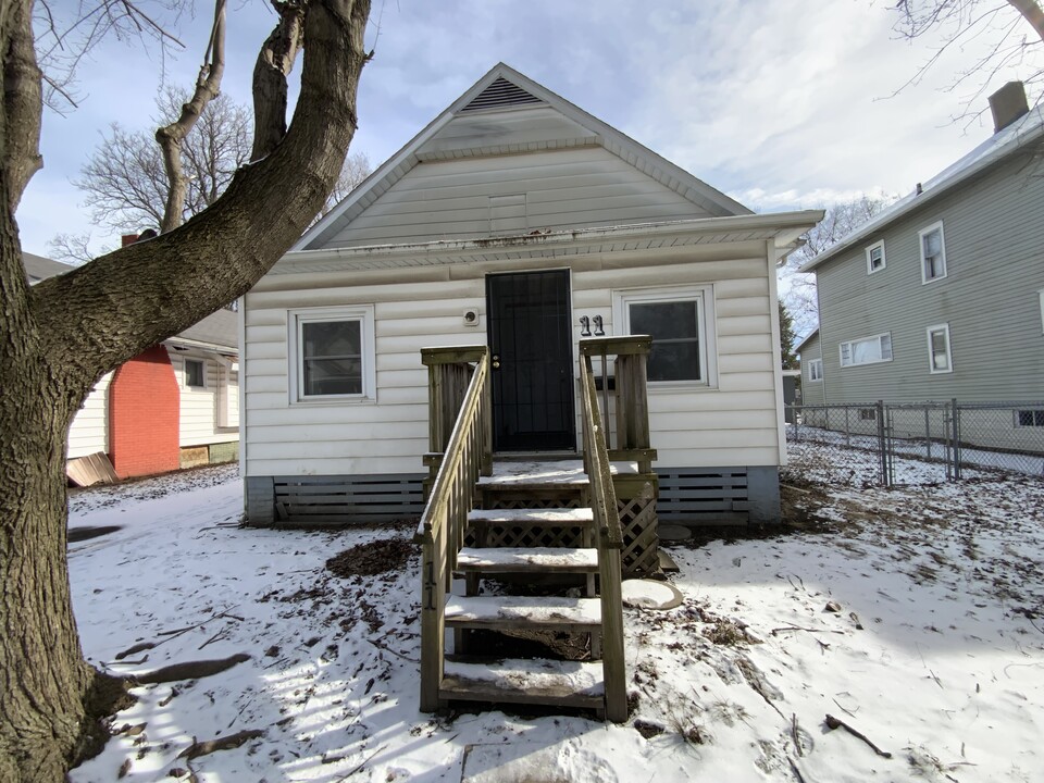 11 Cronkhite Ave in Danville, IL - Building Photo