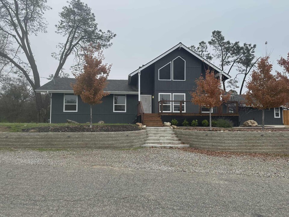 29633 Meadow Ln in Coarsegold, CA - Building Photo