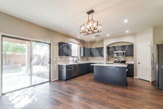 22427 Van Der Veen Way in Maricopa, AZ - Foto de edificio - Building Photo