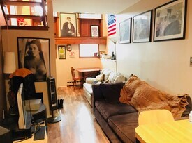 1530 Mount Vernon St, Unit Apt 2 in Philadelphia, PA - Building Photo