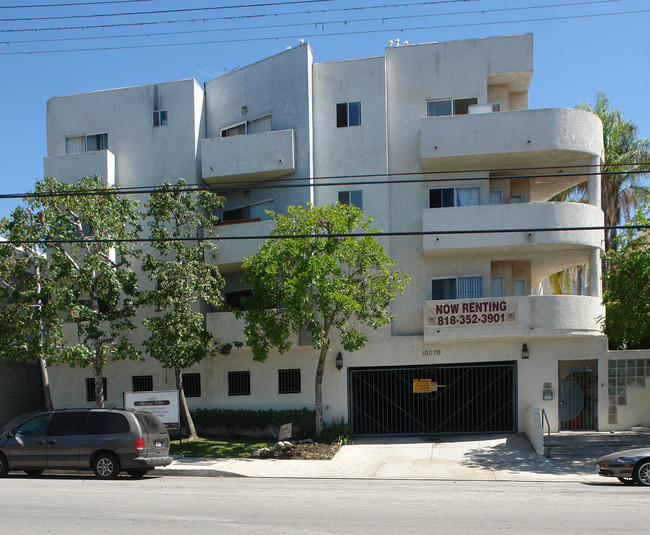 Tujunga Villas Apartments in Tujunga, CA - Foto de edificio - Building Photo