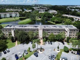 4301 Martinique Cir in Coconut Creek, FL - Building Photo