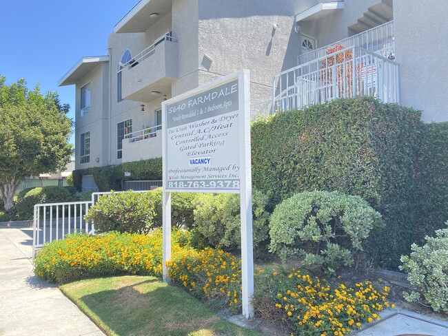 5640 Farmdale Ave North Hollywood, CA 91601 in North Hollywood, CA - Foto de edificio - Building Photo