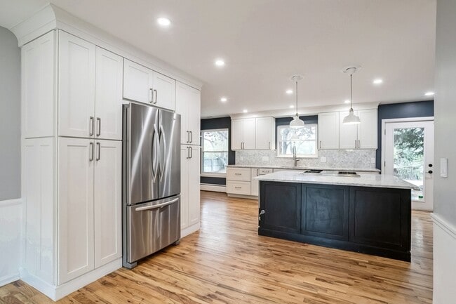 property at 3991 S Hillcrest Dr