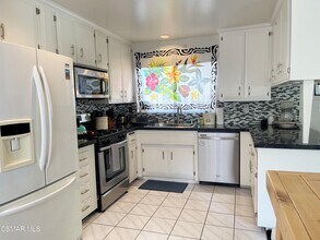 2291 Jonesboro Ave in Simi Valley, CA - Building Photo - Building Photo