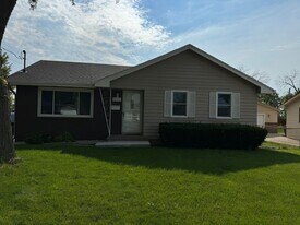 4117 64th St in Urbandale, IA - Building Photo