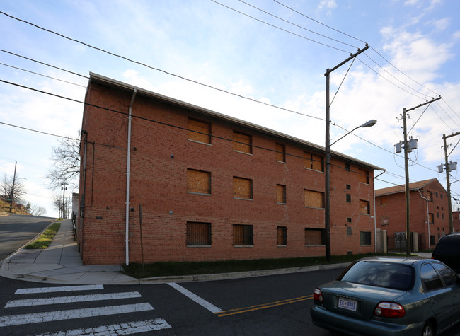 101 50th St SE in Washington, DC - Foto de edificio - Building Photo