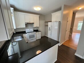 102 Cedar Twig Ct in Apex, NC - Building Photo - Building Photo