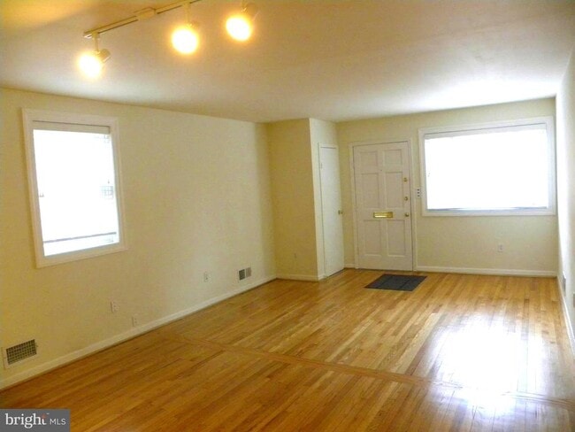 123 S West St in Alexandria, VA - Building Photo - Building Photo