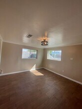 1880 S Espina St in Las Cruces, NM - Foto de edificio - Building Photo