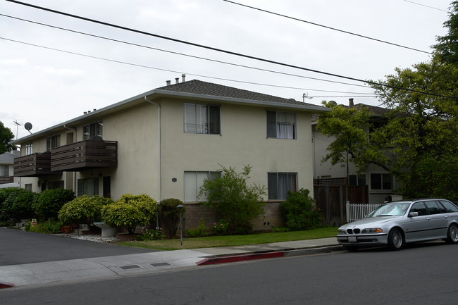 683 Roble Ave in Menlo Park, CA - Building Photo - Building Photo