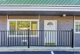 1180 Saranap Ave in Walnut Creek, CA - Building Photo - Building Photo