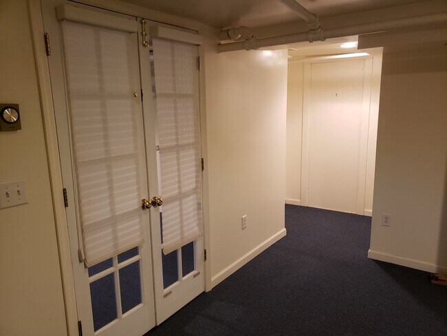 81 Christopher St in Montclair, NJ - Building Photo - Building Photo