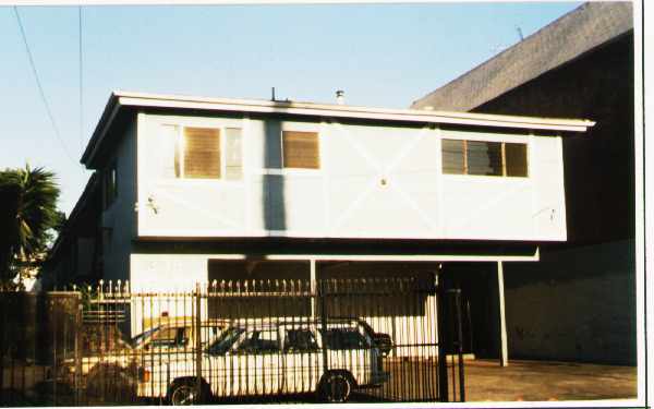 339 N Fickett St in Los Angeles, CA - Building Photo