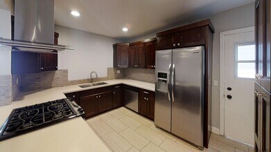 5325 E Falls View Dr in San Diego, CA - Building Photo - Building Photo