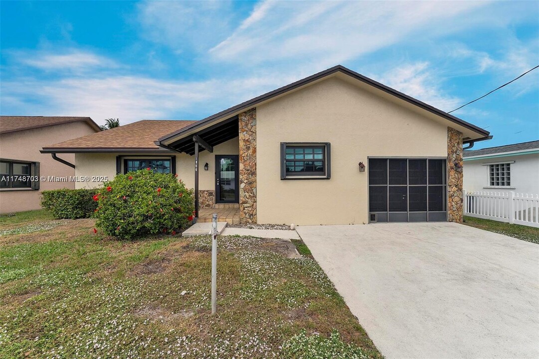 1406 Argonaut in Dania Beach, FL - Building Photo