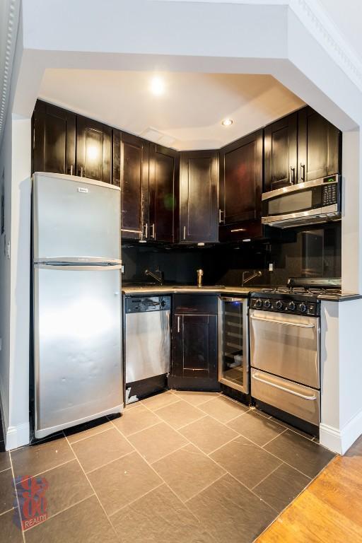 145 E 26th St