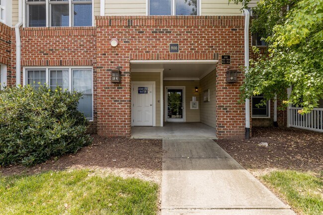 821 Waterford Lake Dr in Cary, NC - Building Photo - Building Photo