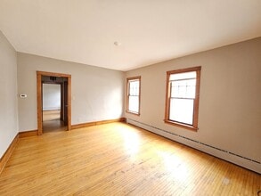 211 Edwards Ave, Unit 1 in West Dundee, IL - Building Photo - Building Photo