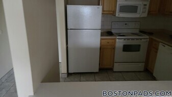 24 Whites Ave, Unit 41 in Watertown, MA - Building Photo