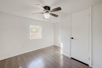 4104 Scenic Dr in Dickinson, TX - Building Photo - Building Photo