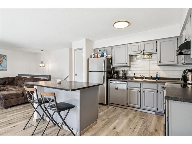 565 Turners Crossroad N in Golden Valley, MN - Building Photo - Building Photo