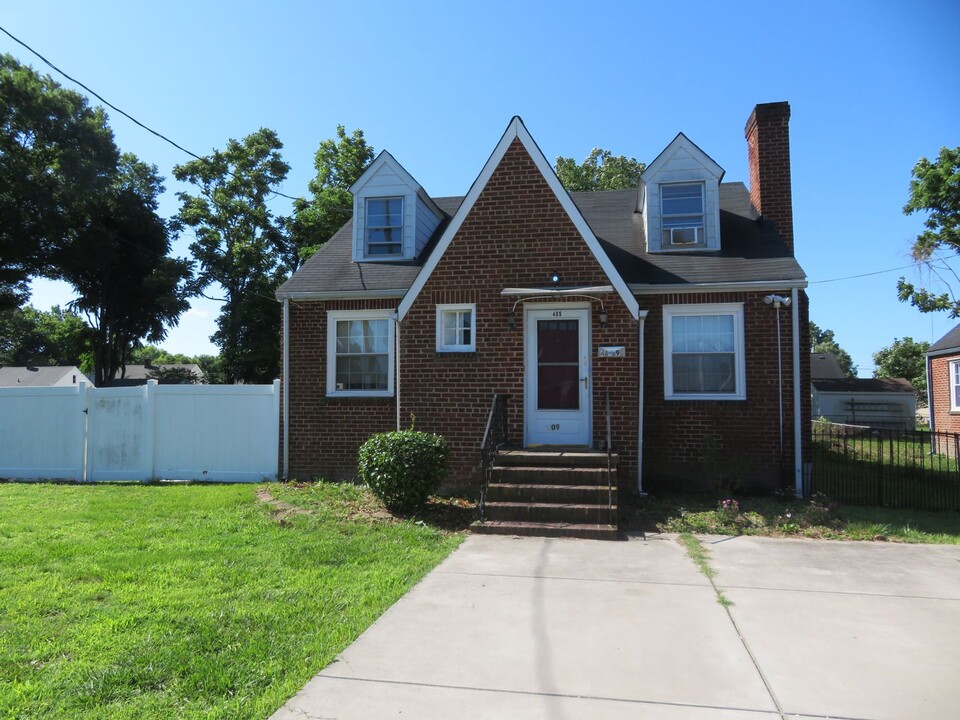 409 Joe Johnson Ave in Colonial Heights, VA - Building Photo