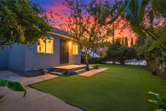 property at 851 S 33rd St