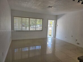 6240 NW 114th St in Hialeah, FL - Building Photo - Building Photo