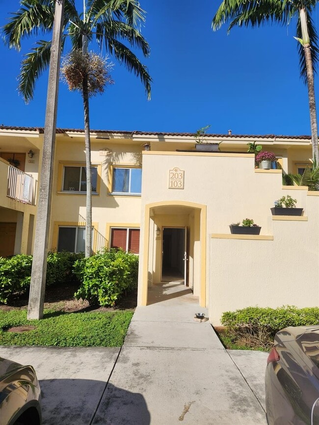 4785 SW 62nd Ave, Unit 102, Unit 102