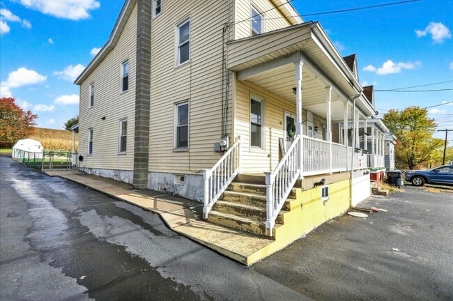 40 W Adamsdale Rd in Schuylkill Haven, PA - Foto de edificio - Building Photo