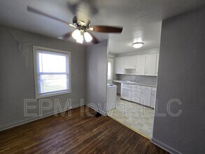 247 Madison St in Waterloo, IA - Building Photo - Building Photo