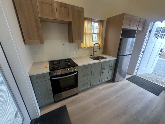 102 Saco Ave in Old Orchard Beach, ME - Building Photo - Building Photo