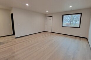 214 Hull Ave in Aurora, SD - Building Photo