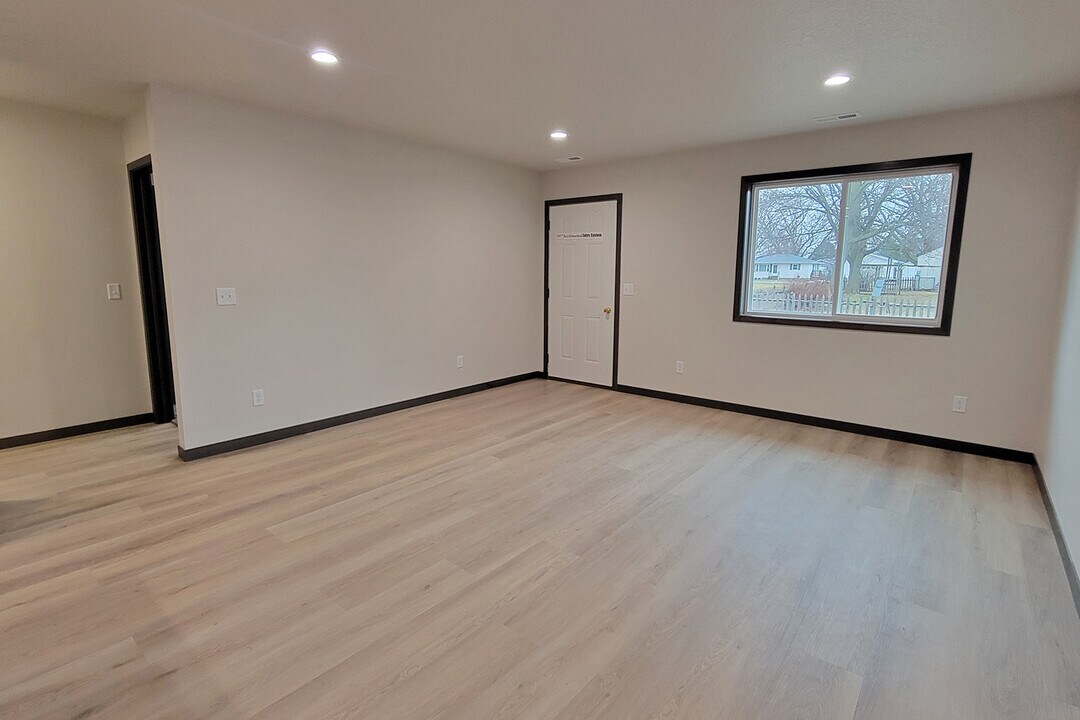 214 Hull Ave in Aurora, SD - Building Photo
