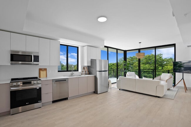 1255 NW 126th St, Unit 522 in North Miami, FL - Building Photo - Building Photo