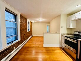 39 South St, Unit 4 in Boston, MA - Building Photo