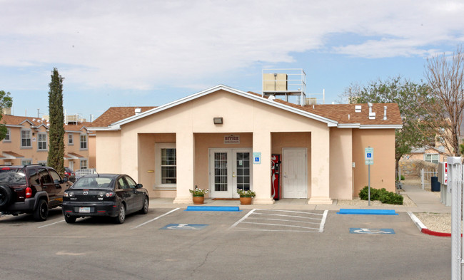 Western Sunshine Apartments in El Paso, TX - Building Photo - Building Photo