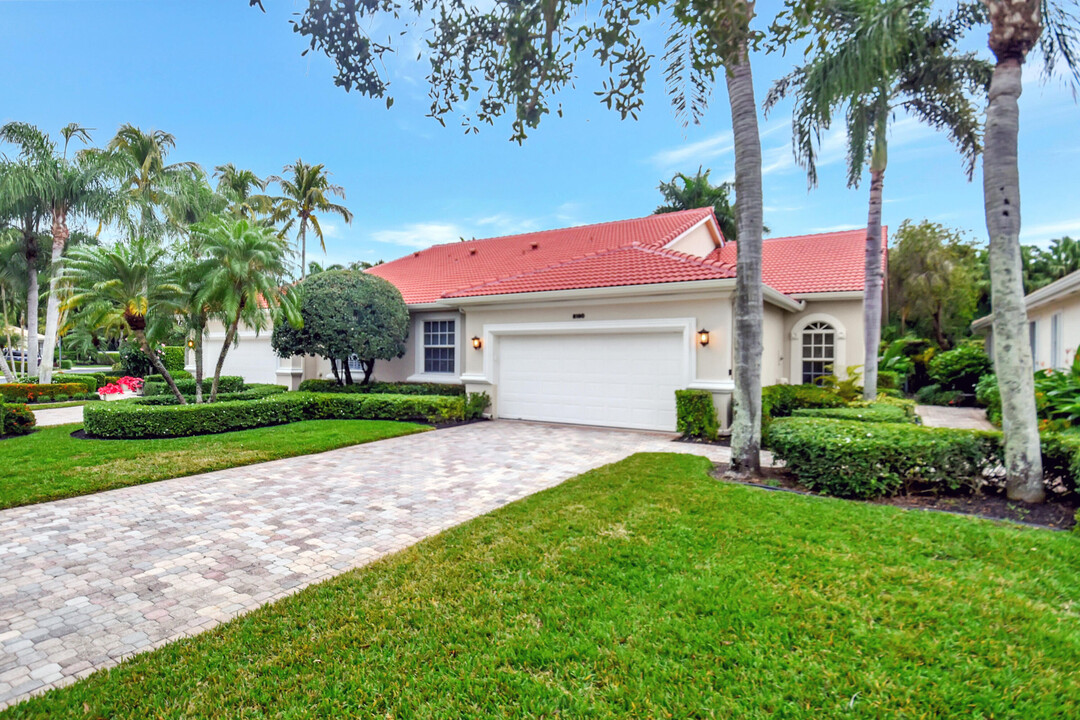 8180 Sandpiper Way in West Palm Beach, FL - Building Photo