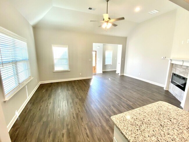 340 Azalea Dr-Unit -1 in Somerville, TN - Foto de edificio - Building Photo