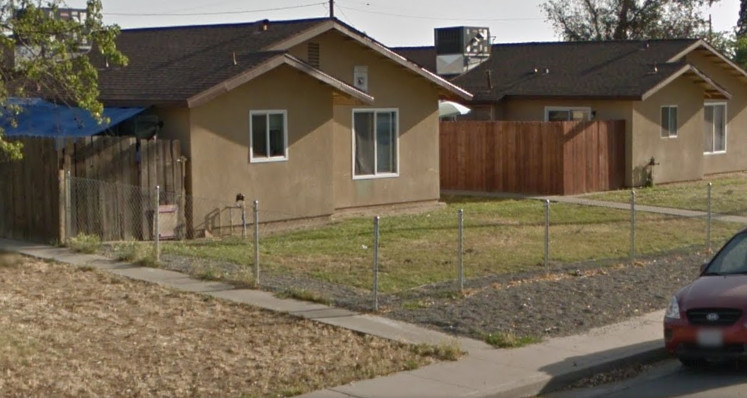 321 W 3rd St in Hanford, CA - Building Photo