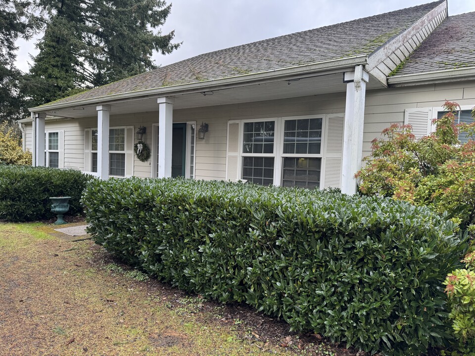 2246 27th Pl NW in Salem, OR - Building Photo