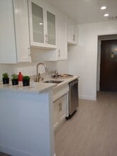 Magnolia Glen Apartments in Sherman Oaks, CA - Building Photo - Interior Photo