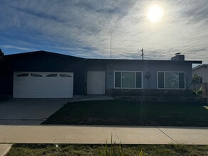 134 Moss St in Chula Vista, CA - Building Photo - Building Photo