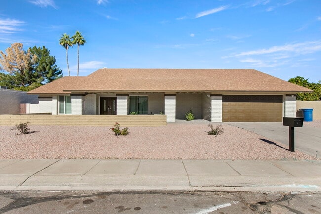 property at 1926 E Diamond Dr
