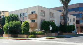 Hacienda De La Fuente in Sherman Oaks, CA - Building Photo