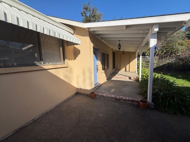 2720 Larry Ln in Carmichael, CA - Building Photo - Building Photo