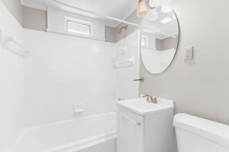 Charleston Court in Birmingham, AL - Building Photo - Interior Photo